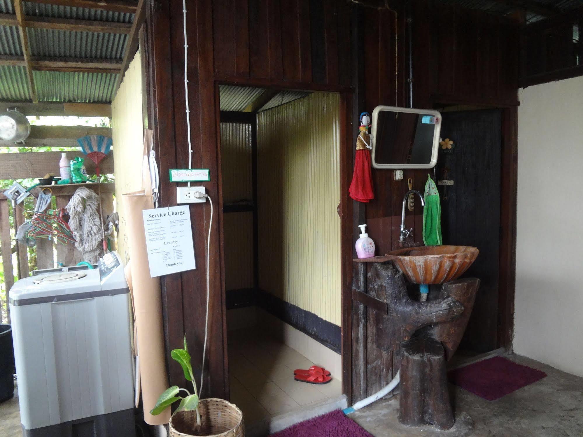 Baan Mai Guesthouse Mae Hong Son Esterno foto