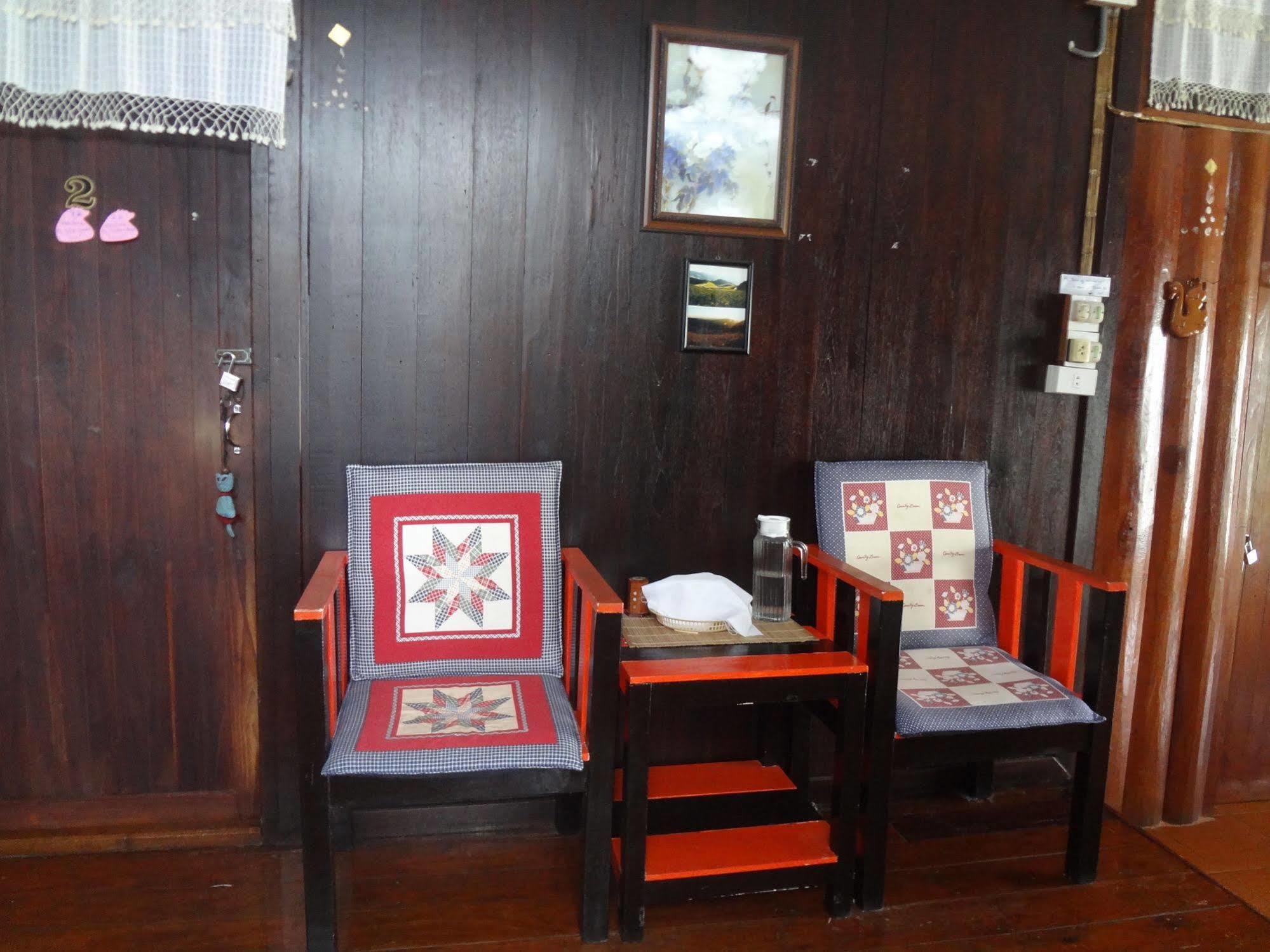 Baan Mai Guesthouse Mae Hong Son Esterno foto
