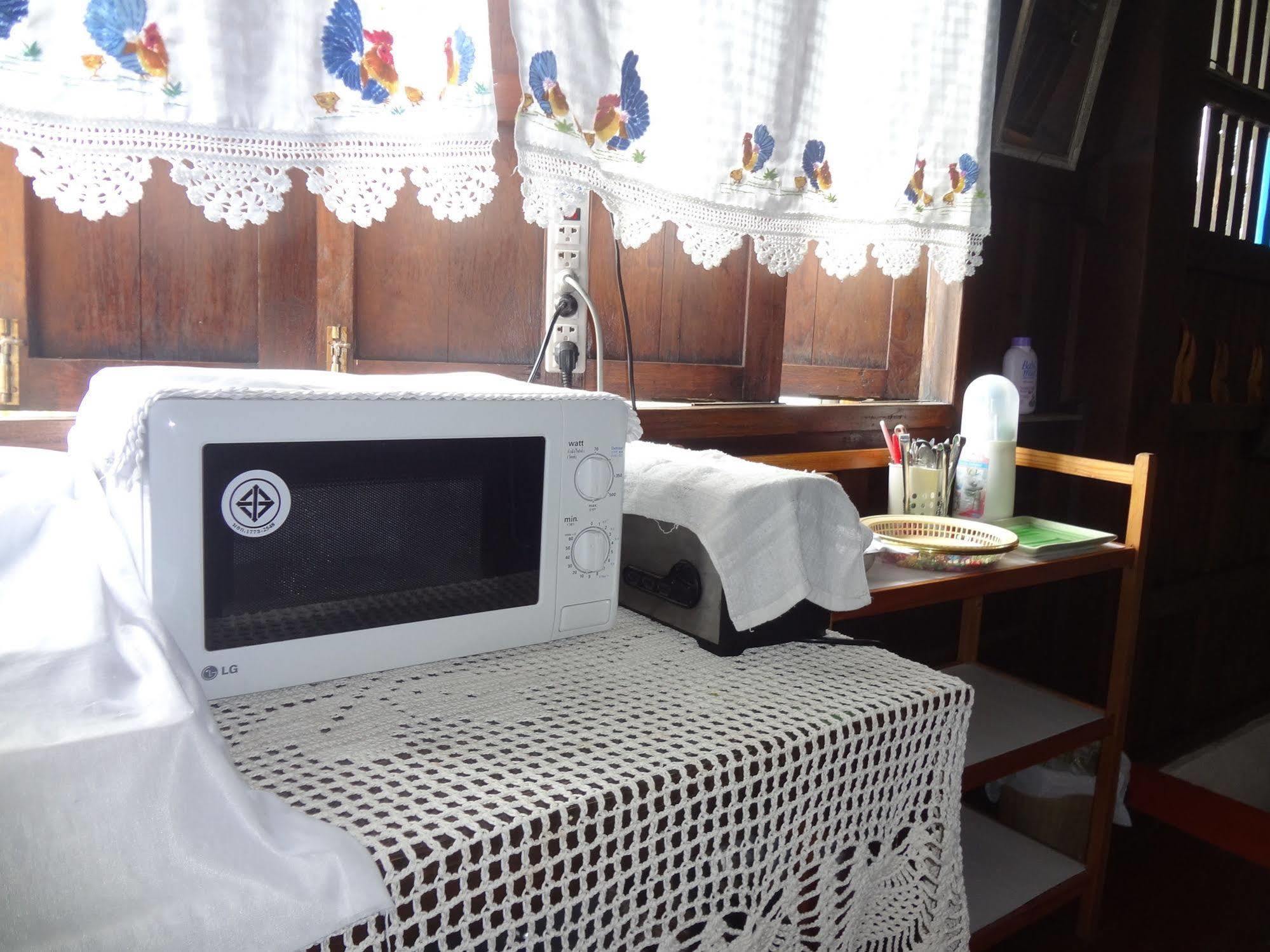 Baan Mai Guesthouse Mae Hong Son Esterno foto